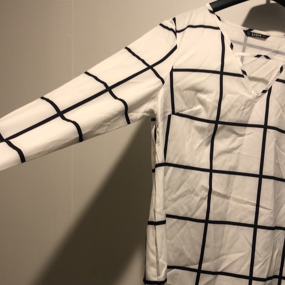 Shein medium top. - Picture 10 of 12